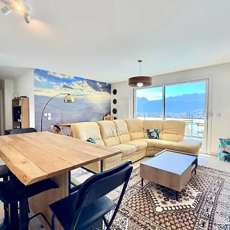 Comfortable T3 With Terrace And Garage! Lejlighed *