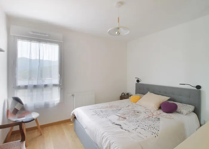 Comfortable T3 With Terrace And Garage! 엑스레뱅
