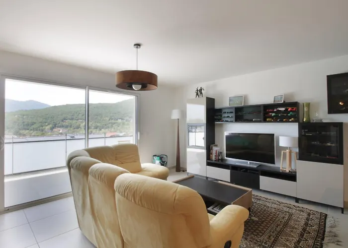 Comfortable T3 With Terrace And Garage! 엑스레뱅