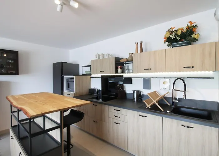 아파트 Comfortable T3 With Terrace And Garage! *